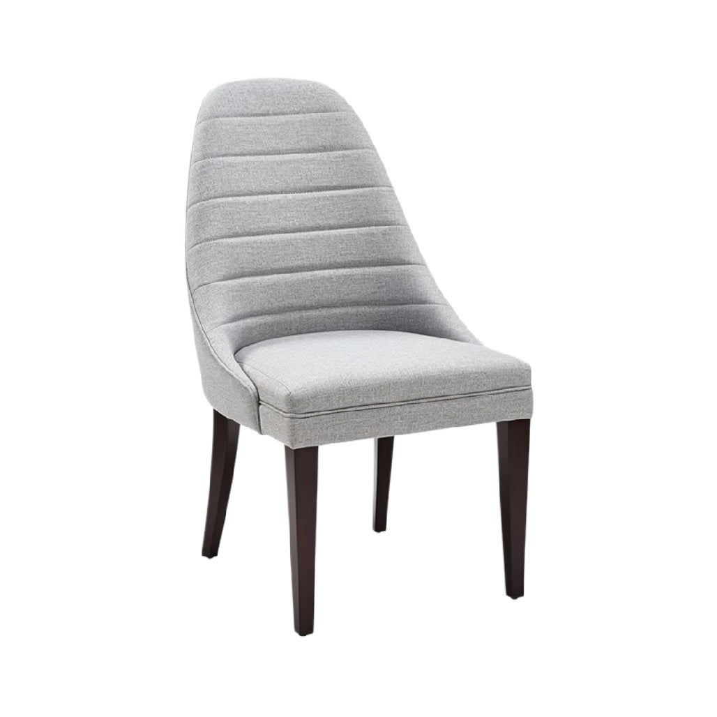**Nowoczesne krzesło z tkaniny o prostej, ergonomicznej konstrukcji**